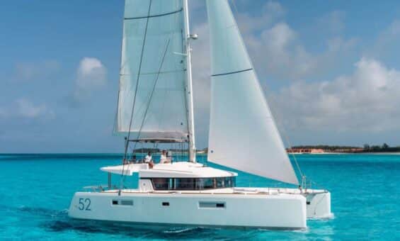 LAGOON 52